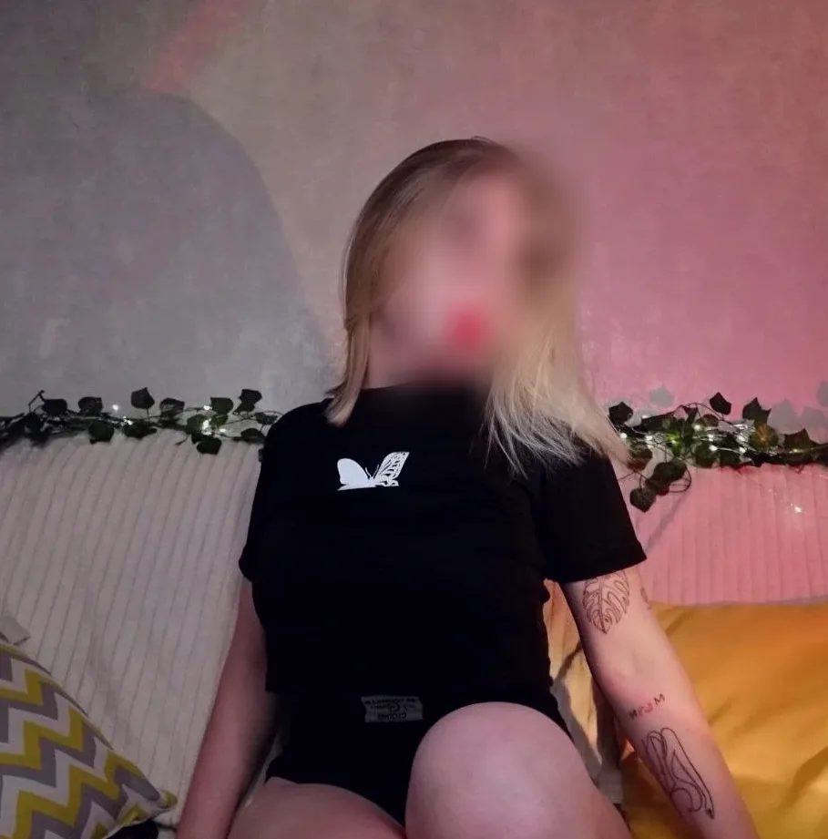 Anneke, 22