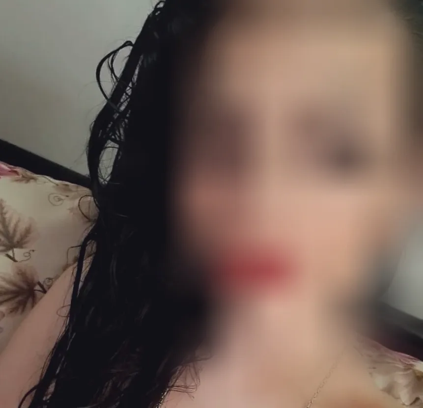 Julie, 33