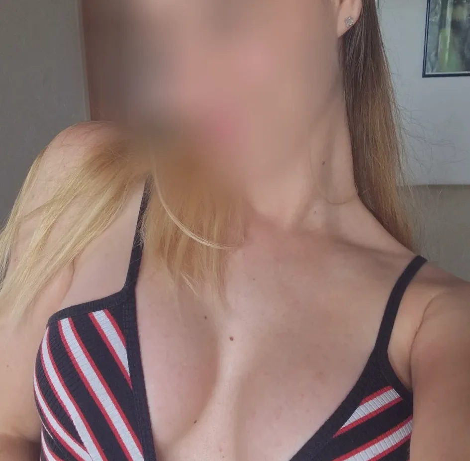 Naima, 24