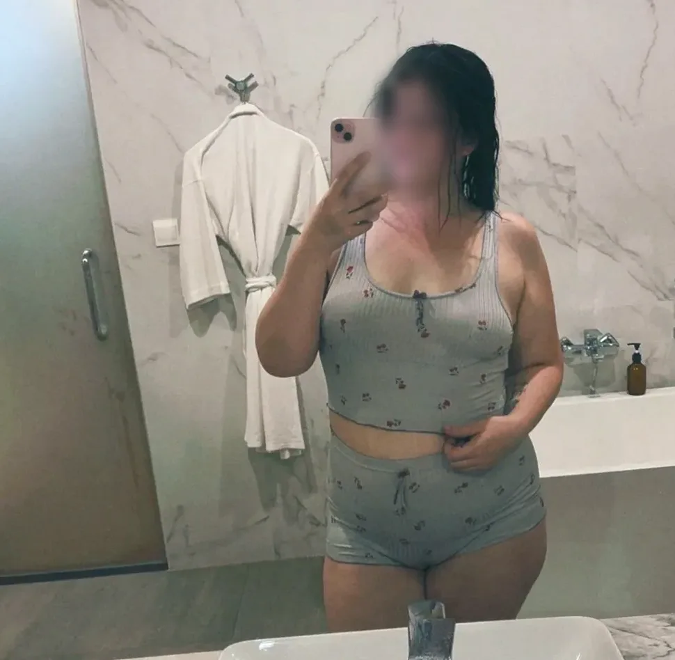 Zoe, 27